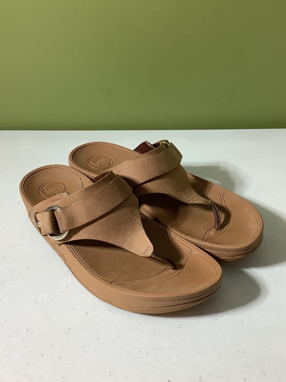 FitFlop tan T-Strap thong sandals, size 9